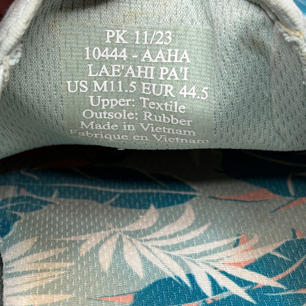 OluKai Lae'ahi Pa'i Beach Slip On Shoes Swell /Aloha 11.5 Blue Floral Hawaiian - Picture 8 of 9